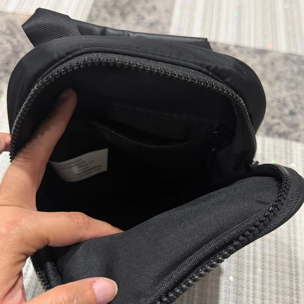 No Boundaries Women’s Black Hands Free Sling Bag Backpack NWOT